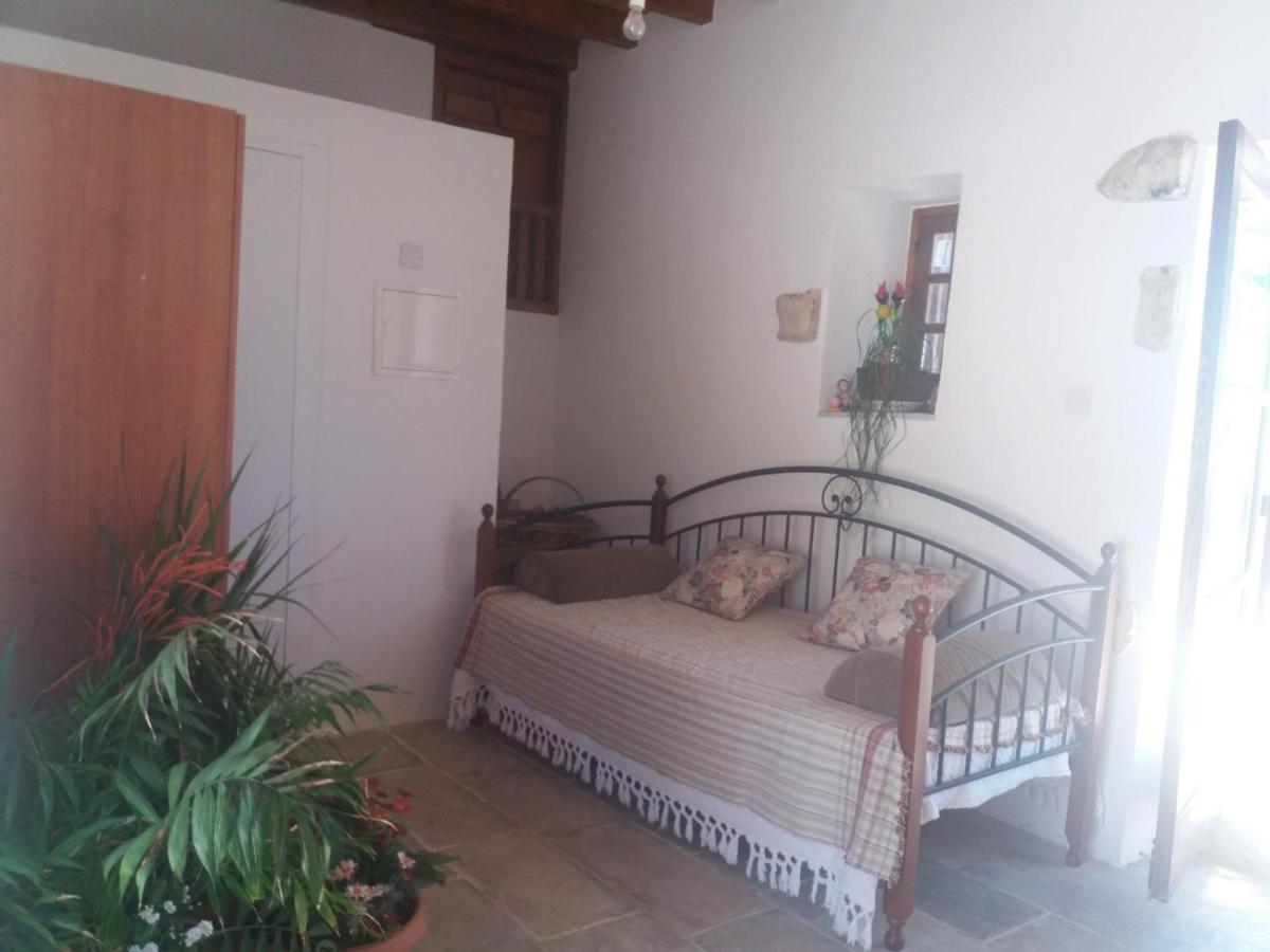 Georgia'S House Bed & Breakfast Fyti Екстериор снимка