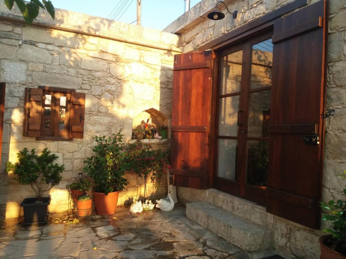 Georgia'S House Bed & Breakfast Fyti Екстериор снимка