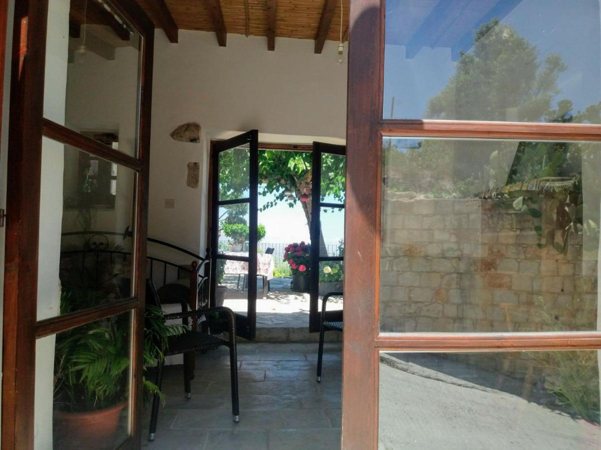 Georgia'S House Bed & Breakfast Fyti Екстериор снимка