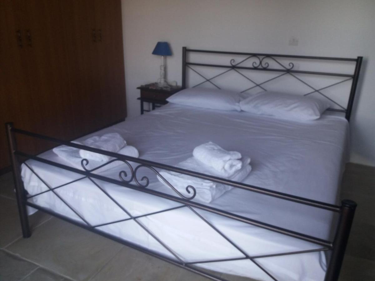 Georgia'S House Bed & Breakfast Fyti Екстериор снимка