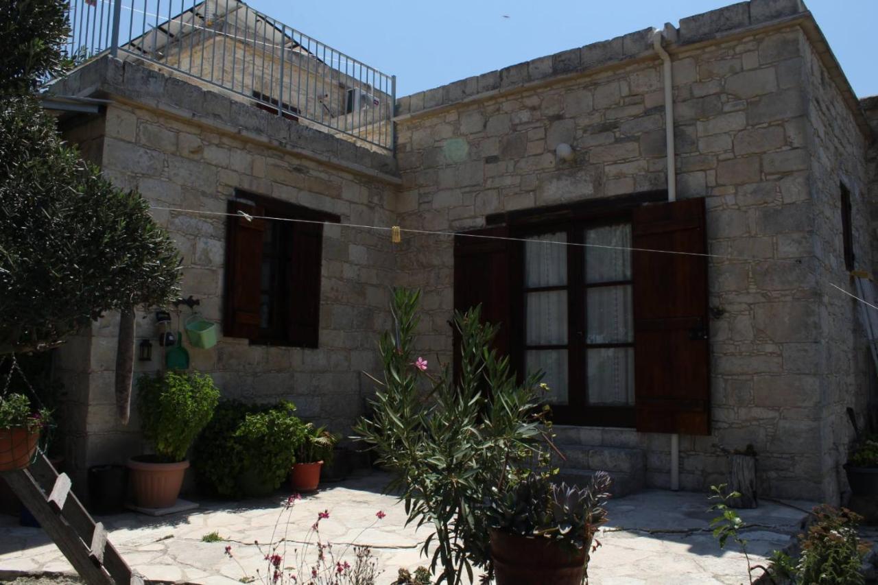 Georgia'S House Bed & Breakfast Fyti Екстериор снимка
