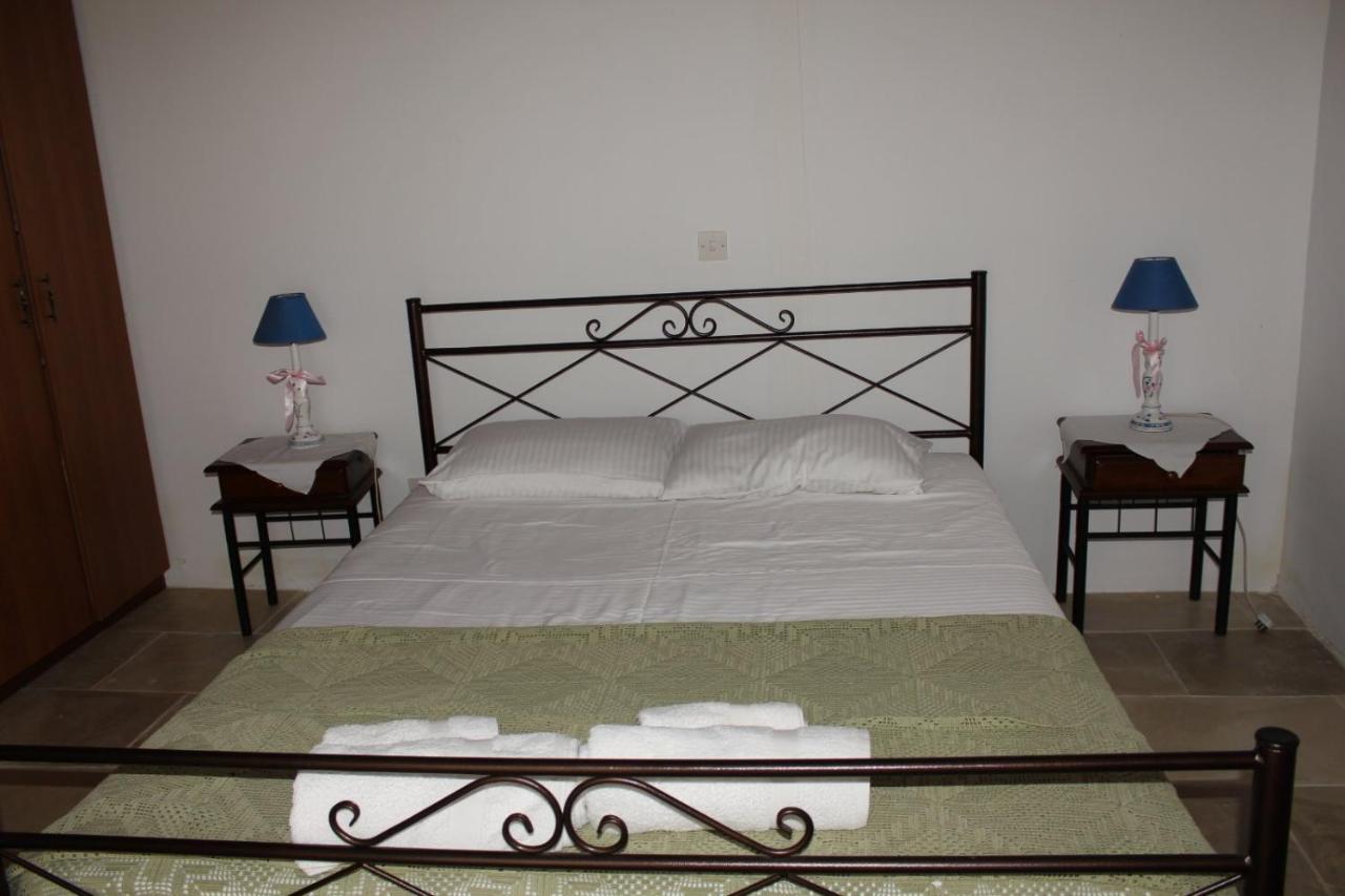 Georgia'S House Bed & Breakfast Fyti Екстериор снимка