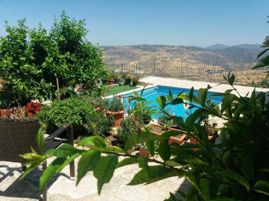 Georgia'S House Bed & Breakfast Fyti Екстериор снимка